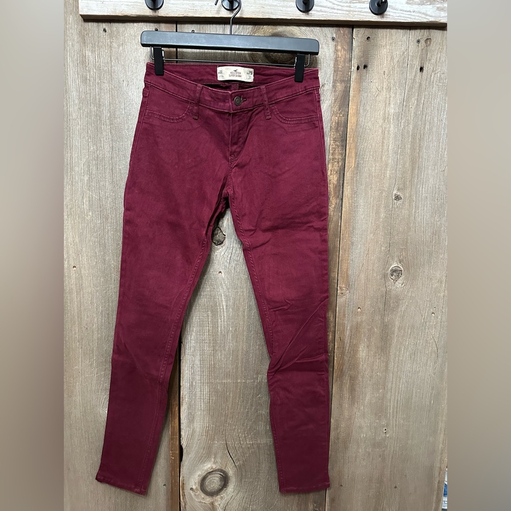 Hollister Super Skinny Low Rise Colored Jeans in Burgundy Wine Size 1 Juniors
